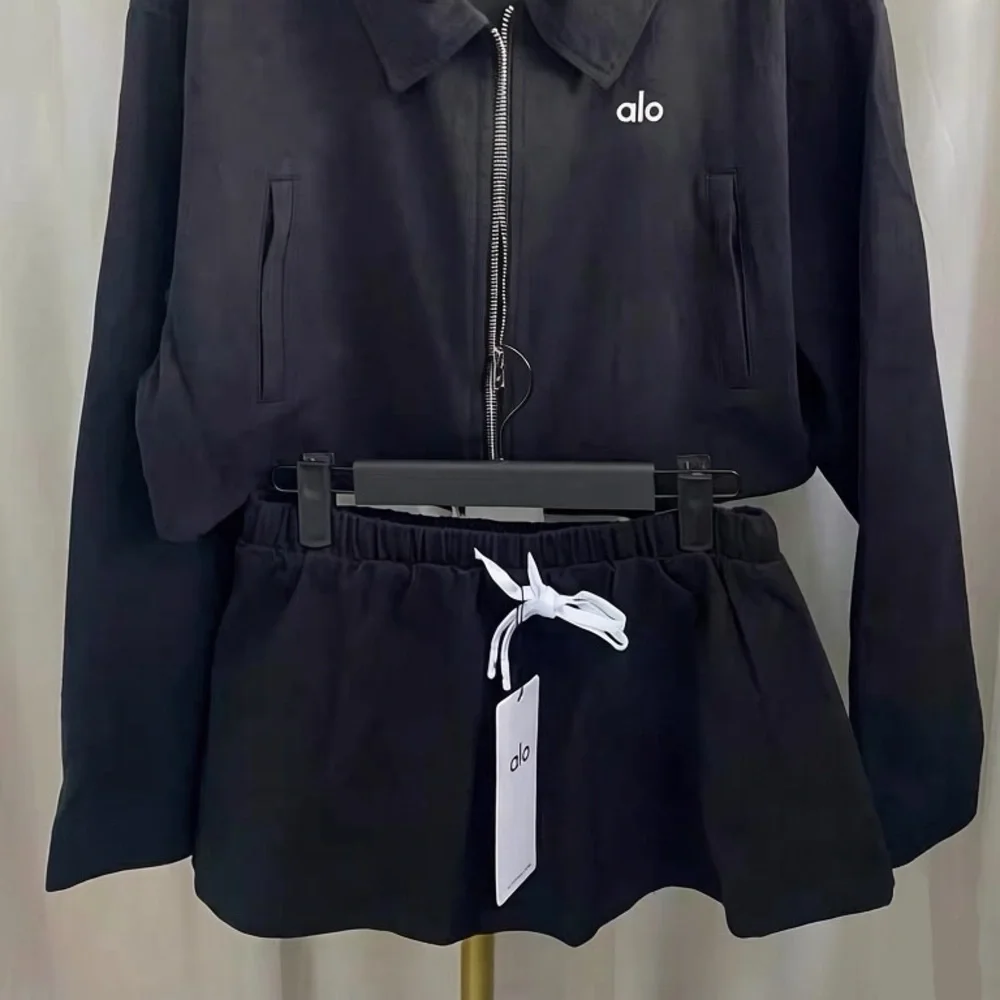 ALO Yoga Women's Black Zip-Up Lightweight Jacket - Picture 2 of 2